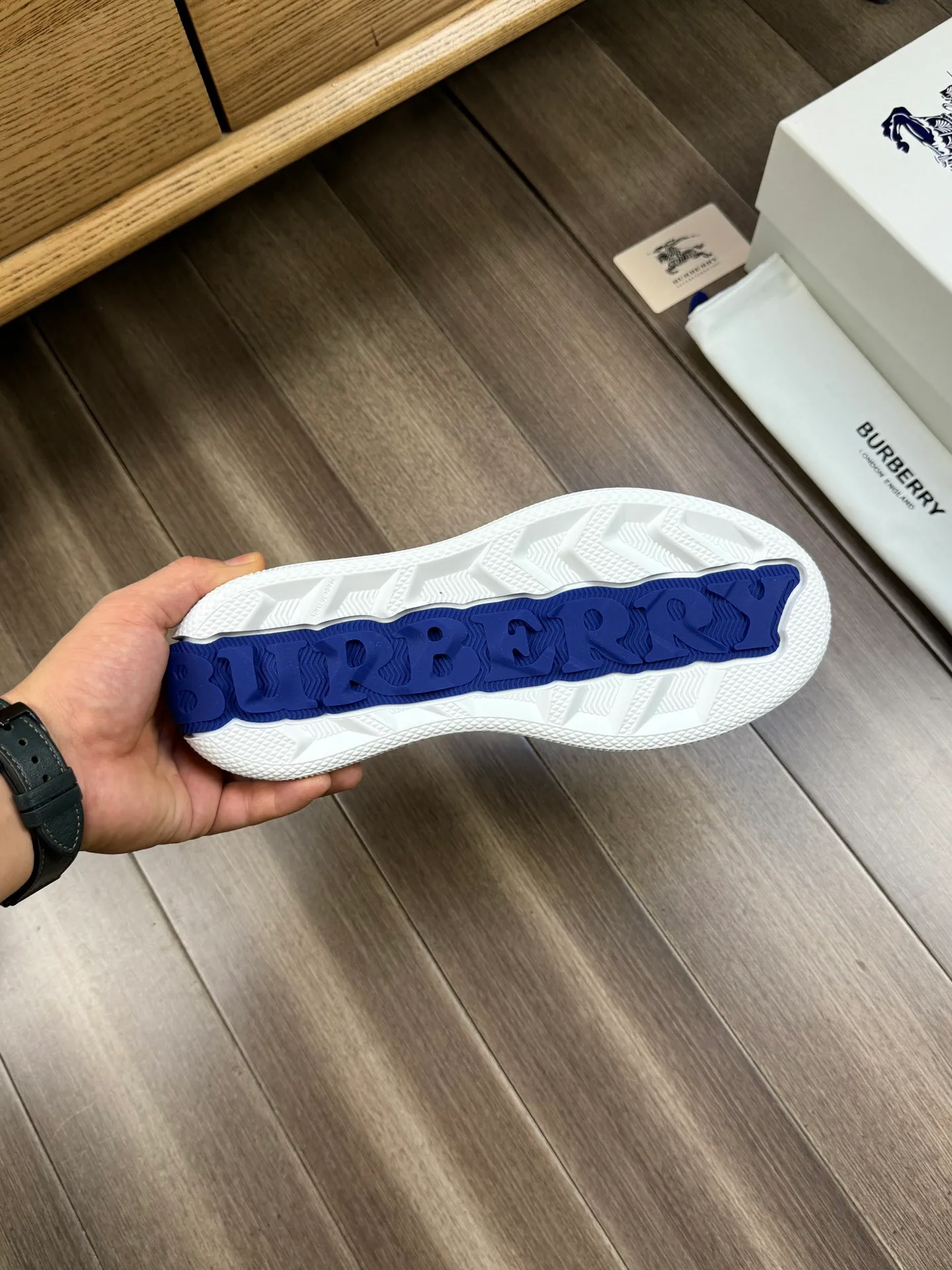 P400 [BURBERRY] Burberry - Upper: imported 🔝 Napa calfskin, brand totem cloth, tongue brand cloth label - Inner lining: canvas lining, - Outsole: rubber; two-color molded outsole - Super high quality control·Fine workmanship: highlighted (high-end·luxury·grade) -Size: 38-44 (Male 45, can be customized)